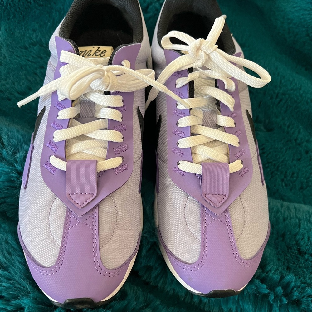 Nike tennis shoes - Picture 5 of 5
